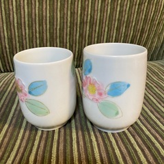 小さめ湯呑み 青白い白色 花柄 丹青作の画像