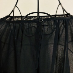 黒 ブラウス ユニクロの画像