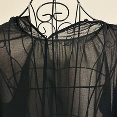 黒 ブラウス ユニクロの画像