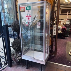 【昭和レトロ✨】照明付きガラスショーケース
の画像