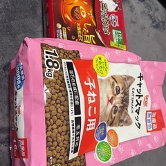 キャットフード子猫用1.8kg　1歳まで　保護猫してる方優先の画像