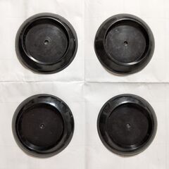 黒のキャスター受け 4個 内47㎜ 外72㎜の画像