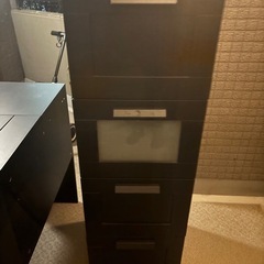 IKEA チェストand鏡付きデスクの画像