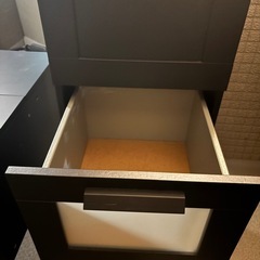 IKEA チェストand鏡付きデスクの画像