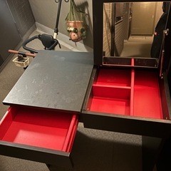 IKEA チェストand鏡付きデスクの画像