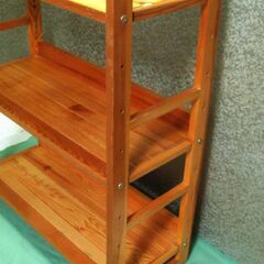 かわいい木製棚　天然木　約：幅６３５　高さ７９５　奥行２６０　棚移動調整出来ますの画像
