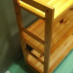 かわいい木製棚　天然木　約：幅６３５　高さ７９５　奥行２６０　棚移動調整出来ますの画像
