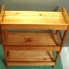 かわいい木製棚　天然木　約：幅６３５　高さ７９５　奥行２６０　棚移動調整出来ますの画像