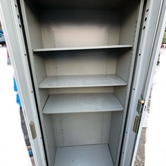 内田洋行　スチール書庫 書庫 開き戸タイプ　の画像