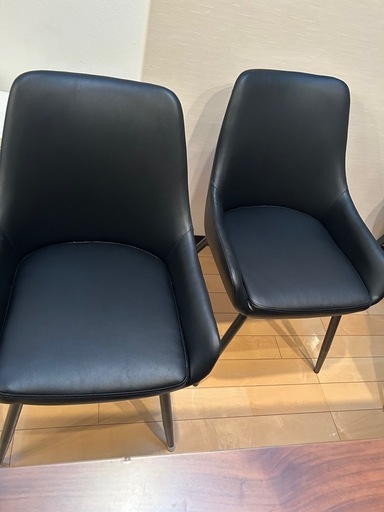 ほぼ新品！LOWYA黒のダイニングチェア2脚