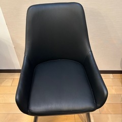 ほぼ新品！LOWYA黒のダイニングチェア2脚の画像