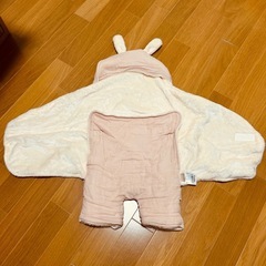 うさぎ耳付きおくるみ
の画像