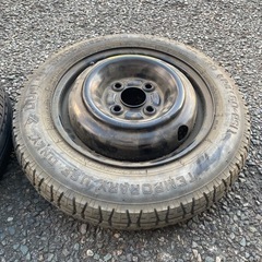 予備タイヤ2つの画像