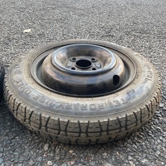 予備タイヤ2つの画像