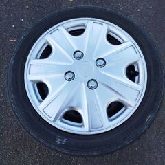 鉄チンホイール付き夏タイヤの画像