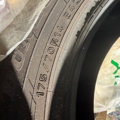 バリ溝 スタッドレス 175/70/R14
の画像