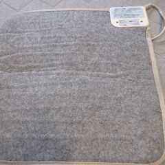 YAMAZEN電気ホットカーペット　座布団サイズ　椅子やベットで使用できます　動作確認済みの画像