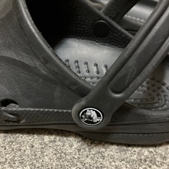 クロックス グレーの画像