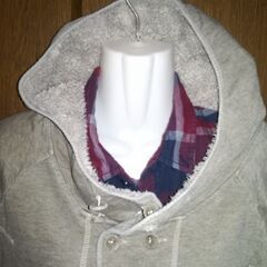 グレー　パーカーの画像