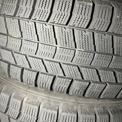 195/65r15 91Qスタッドレスタイヤ35週22年製とホイール4本の画像