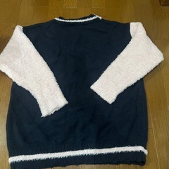 ＶネックセーターM 160くらい　の画像