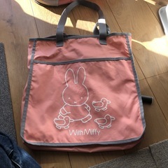 テーブルチェアの画像