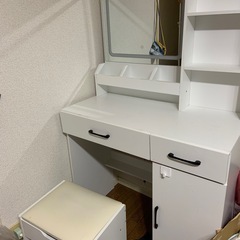 LEDライト付き コンセント付きドレッサーの画像