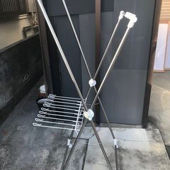 折りたたみ式X型物干しスタンド　キャスター付きの画像