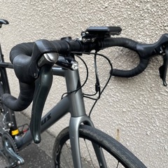 フルカーボンロードバイク Tiagra仕様 カーボンシートポスト！ GPSサイコン、高輝度LEDライト、スマホホルダーなどのおまけ付き！の画像