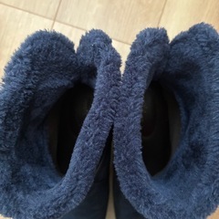 スエードブーツ　ネイビー　23cm チャームリボン付きの画像