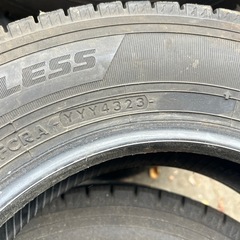 145.80.12LTスタッドレスタイヤの画像