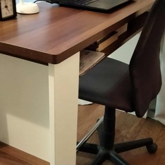 パソコンデスク＋オフィスチェア+カウンターチェアの画像