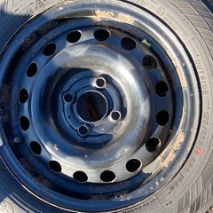 スタッドレスタイヤと純正鉄製ホイル+ホイルカバーですの画像