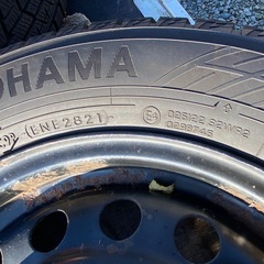 スタッドレスタイヤと純正鉄製ホイル+ホイルカバーですの画像