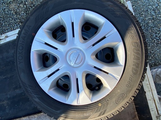 値下げしました❗️スタッドレスタイヤと純正鉄製ホイル+ホイルカバーです