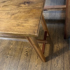 木製ダイニングテーブルセットの画像