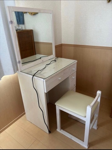 ホワイト木製ドレッサー・鏡台・椅子付き