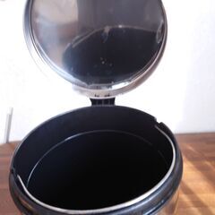 ベタル式　ゴミ箱の画像