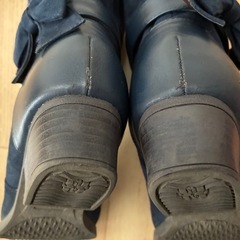 スエードブーツ　ネイビー　23cm チャームリボン付きの画像