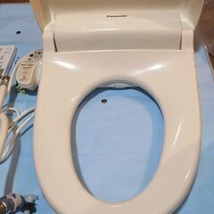 2018年製Pana温水洗浄便座　近場ですと＋５０００円でお届け、設置いたします。の画像