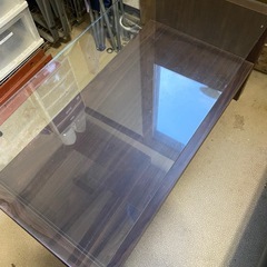 ガラステーブルの画像