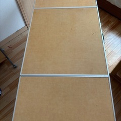 折りたたみテーブルの画像