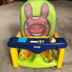 ベビー用品4点セット　ベビーチェア×2　テーブル付きチェア　階段乗り越え防止柵の画像