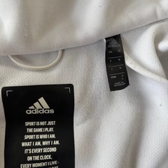 adidasアディダスパーカーの画像