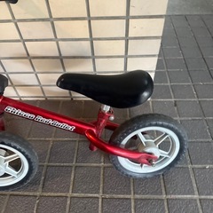 子供用　バランスバイク　ストライダー　赤の画像