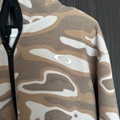 OAKLEY パーカーの画像