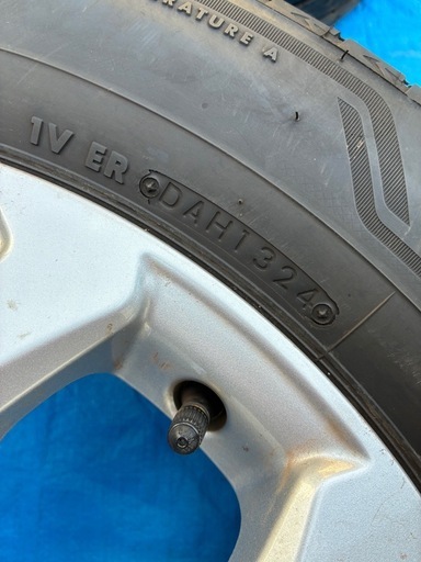 215/60R17 夏用タイヤ　バリ溝　カローラクロスのホイール付き