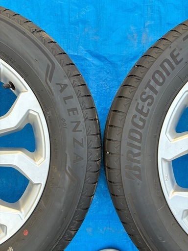 215/60R17 夏用タイヤ　バリ溝　カローラクロスのホイール付き