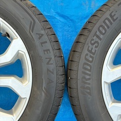 215/60R17 夏用タイヤ　バリ溝　カローラクロスのホイール付きの画像