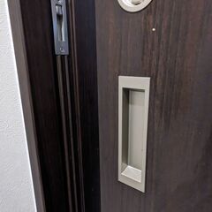 室内ドア内鍵付き　リクシル写真の品番D9996-MJDA　幅59ｃｍ　高さ190㎝（慨寸法）　リビングから洗面所へのドアの画像